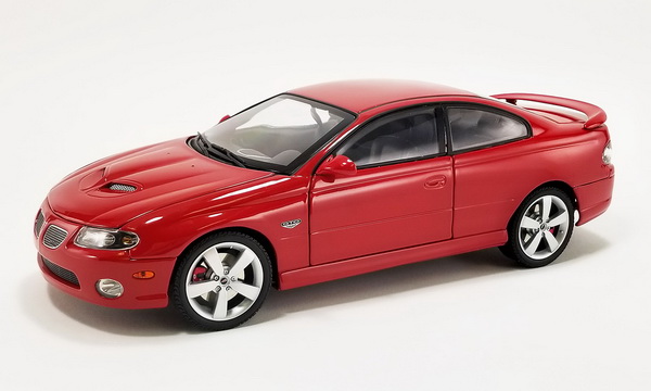 Модель 1:18 Pontiac GTO 2006 - Spice Red (black interior)