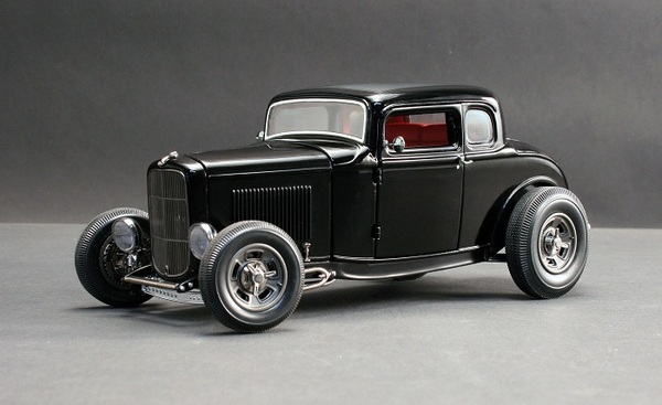 Модель 1:18 Ford (5-window) - black