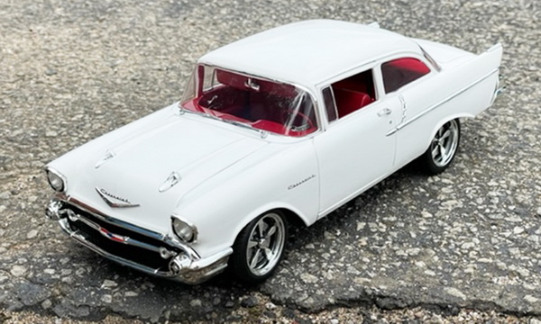 Модель 1:18 Chevrolet 150 Restomod - White (L.e. 300 pcs.)