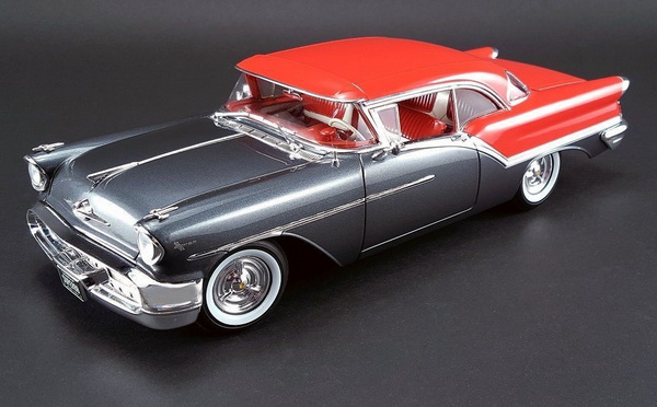 Модель 1:18 Oldsmobile Super 88 - charcoal grey/festival red (L.E.762pcs)