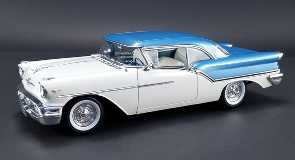 Модель 1:18 Oldsmobile Super 88 - artesian blue/white (L.E.624pcs)