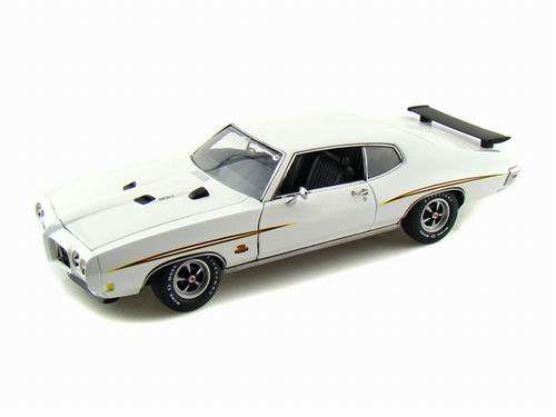 Модель 1:18 Pontiac GTO - white
