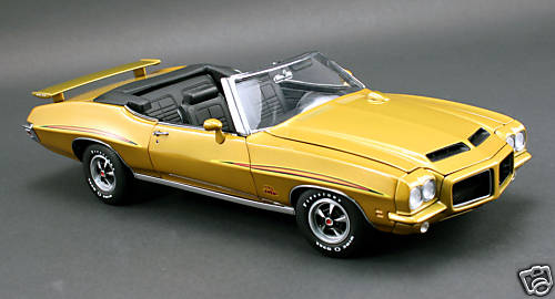 pontiac gto judge convertible quezal gold with black int. G1801222 Модель 1 18