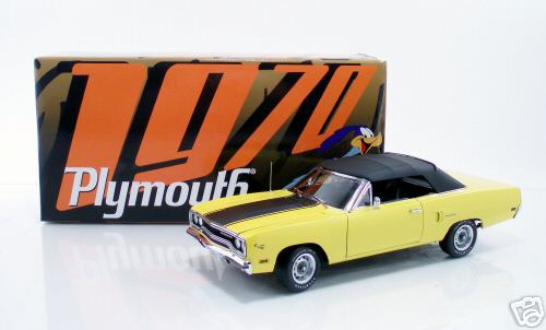 Модель 1:18 Plymouth Road Runner Convertible Lemon Twist