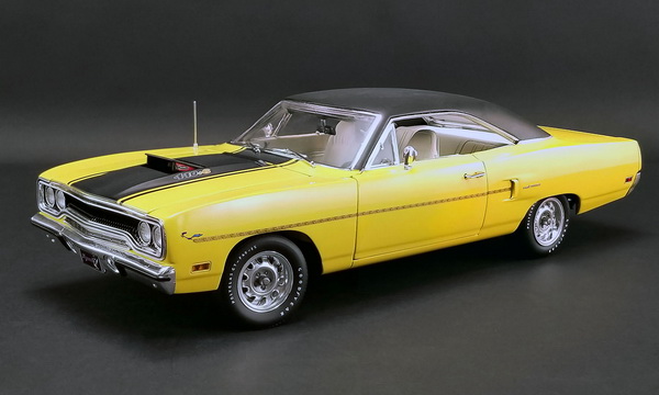 plymouth road runner with the loved bird road runner air grabber figure GMP18924 Модель 1:18