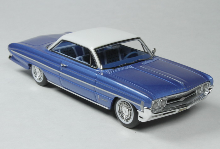 Модель 1:43 Oldsmobile 98 «Bubble Top» - blue met/white roof (L.E.235pcs)