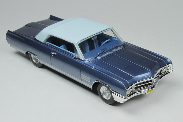 Модель 1:43 Buick Wildcat - diplomat blue met/light blue roof (L.E.220pcs)