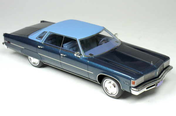 oldsmobile 98 regency sedan - 1976 - blue GC-071B Модель 1:43