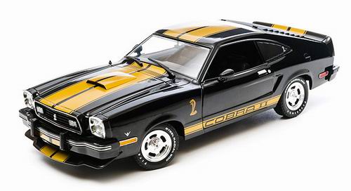 Модель 1:18 Ford Mustang Cobra II - black/gold stripes