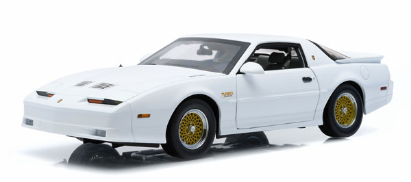 Модель 1:18 Pontiac Trans Am GTA Hardtop - white