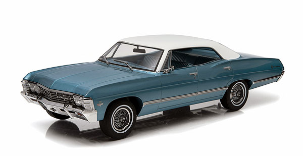 Модель 1:18 Chevrolet Impala Sport Sedan Nantucket Blue with White Top