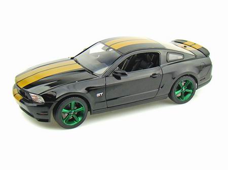 Модель 1:18 Ford Mustang GT - black/gold stripes (Green Machine)