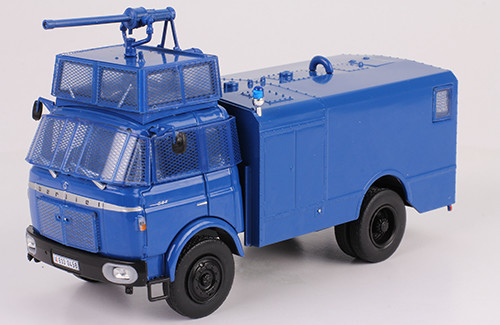 berliet gbk 80 fourgon-pompe gendarmerie - серия «les camions berliet» №11 (с журналом) M4035-11 Модель 1:43
