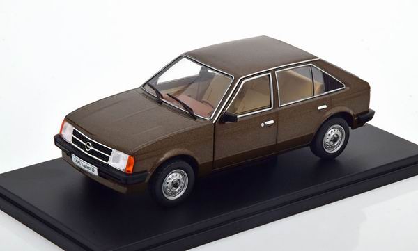 Модель 1:24 Opel Kadett D 1.3 1979 - brown met.