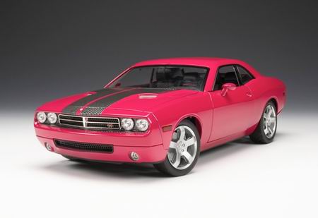 Модель 1:18 Dodge Challenger Concept - panther pink
