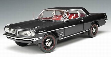 Модель 1:18 Pontiac Tempest - black