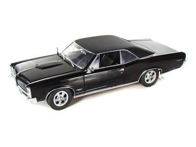 Модель 1:18 Pontiac GTO - triple black (L.E.600pcs)