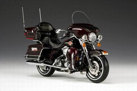 Модель 1:12 Harley-Davidson FLHTCUI Ultra Classic Electra Glide in Black Cherry pearl and Black Pearl
