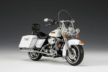 Модель 1:12 Harley-Davidson FLHR Road King - white gold pearl