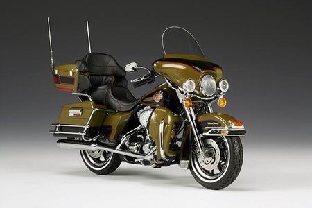 Модель 1:12 Harley-Davidson FLHTCU Ultra Classic Electra Glide Motorcycle in Olive Pearl and vivid black