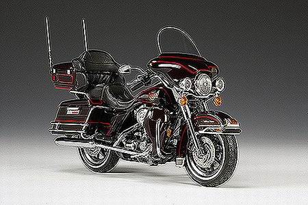 Модель 1:12 Harley-Davidson FLHTCU Ultra Classic Electra Glide in Black Cherry Pearl