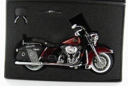Модель 1:12 Harley-Davidson FLHRC Road King Classic Motorcycle in Crimson Red Sunglo
