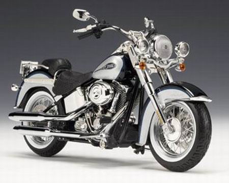Модель 1:12 Harley-Davidson FLSTN Softail Deluxe Motorcycle in Big Purple Flake and Brilliant Silver
