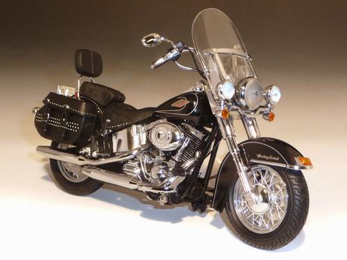 Модель 1:12 Harley-Davidson FLSTC Hertiage Softail Deluxe - vivid black