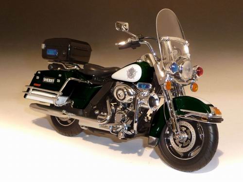 Модель 1:12 Harley-Davidson FLHP Road King - Green and White Sheriff