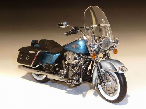 Модель 1:12 Harley-Davidson FLHRC Road King Classic - Cool Blue Chrome Fender Color Shop