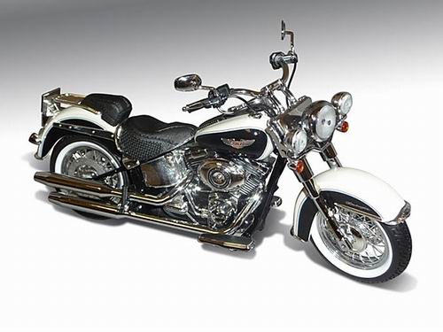 Модель 1:12 Harley-Davidson FLSTN Softail Deluxe - birch white