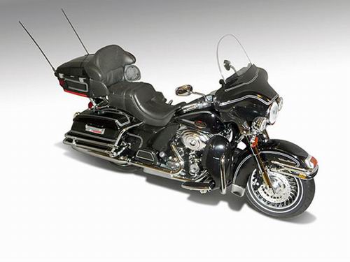 Модель 1:12 Harley-Davidson FLHTCU Ultra Classic Electra Glide - black