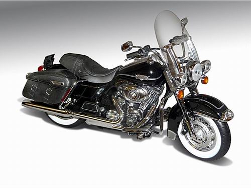 Модель 1:12 Harley-Davidson FLHRC Road King Classic - vivid black