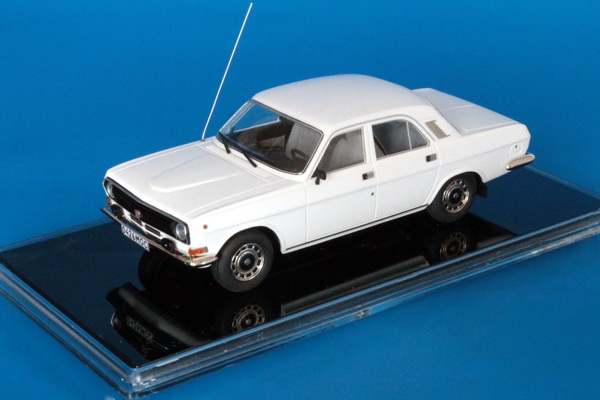 Модель 1:43 24-34 (V8) - Белый 1985-1993