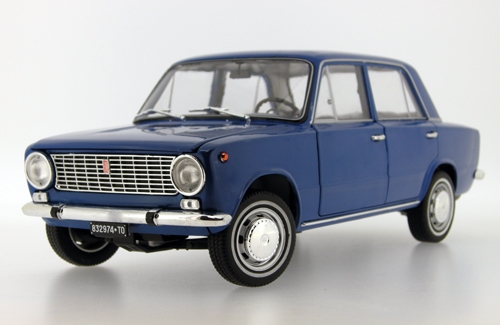 Модель 1:18 FIAT 124 - blue