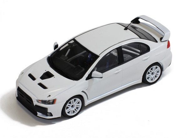 Модель 1:43 Mitsubishi Lancer Evo X Rally Spec (два варианта дисков) - white