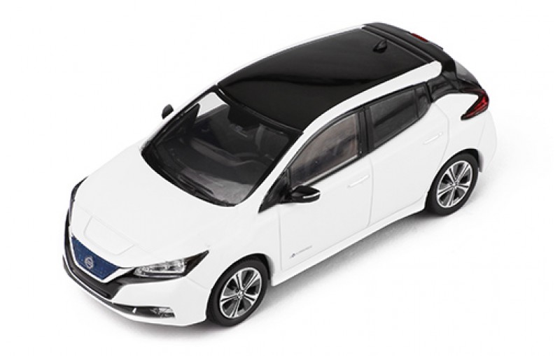 Модель 1:43 Nissan Leaf - white