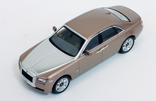 Модель 1:43 Rolls-Royce Ghost - palrose met/silver