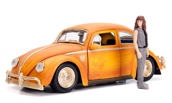 Модель 1:24 Volkswagen Beetle «Bumblebee» with Charlie Figure - Bumblebee (2018)