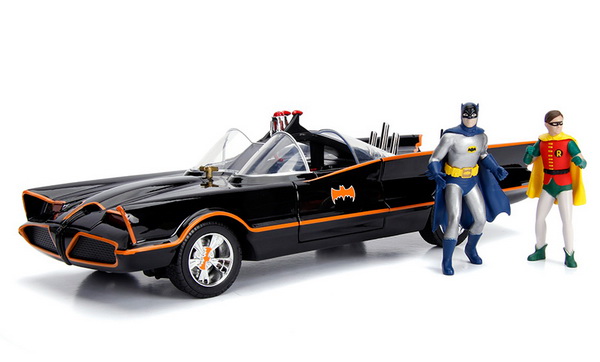 Модель 1:18 1966 Classic TV Series Batmobile with Lights (Includes Diecast Batman and Robin Figures)