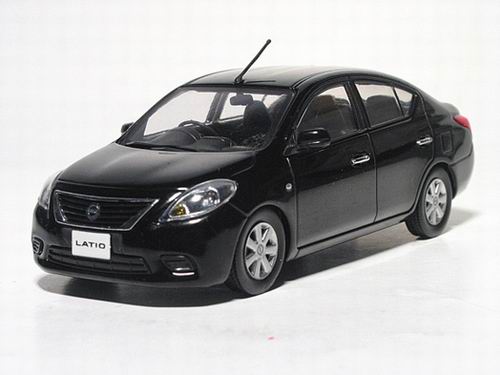 Модель 1:43 Nissan Tiida/Latio - pure black