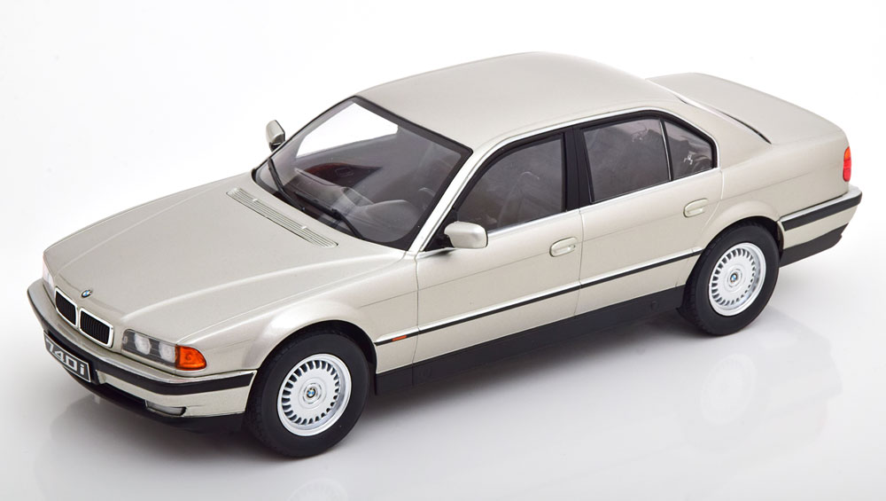 Модель 1:18 BMW 740i (E38) 1-serie - silver (L.E.500pcs)