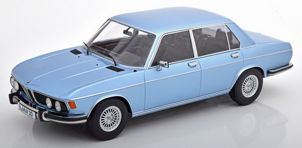 Модель 1:18 BMW 3.0 S (E3) 2-serie - light blue