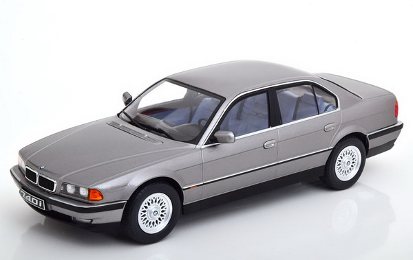 Модель 1:18 BMW 740i (E38) 1-serie - grey