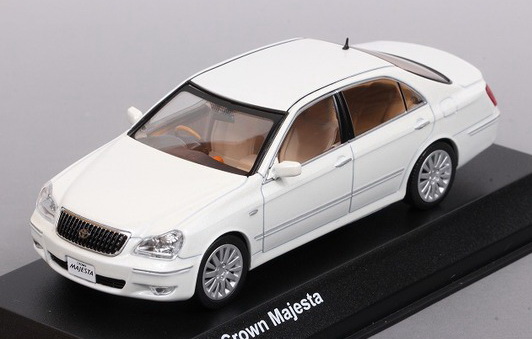 Модель 1:43 Toyota Crown Majesta - white pearl