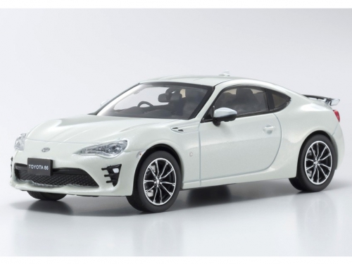 Toyota GT86 Coupe Facelift - white