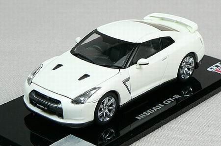 Модель 1:43 Nissan GT-R (R35) - white (открывающийся капот и багажник) -L.E.1000pcs