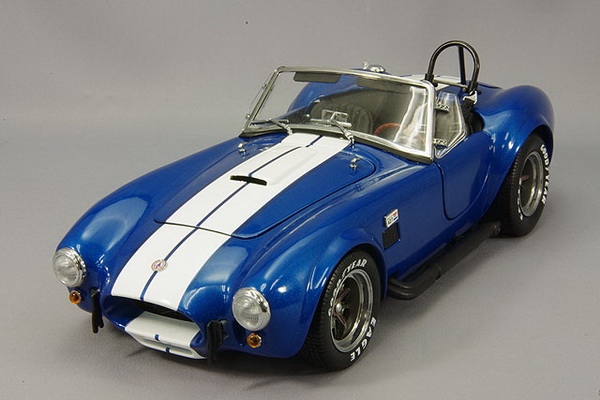 shelby cobra 427 s/c - blue/white 08045BLA Модель 1:18