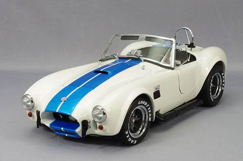 shelby cobra 427 s/c - white/blue stripe 08045W Модель 1:18