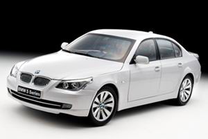 Модель 1:18 BMW 550i sedan (facelift) (E60) PEARL SILVER